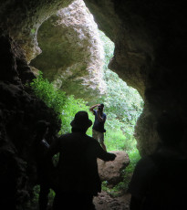 Peștera „La Adam”