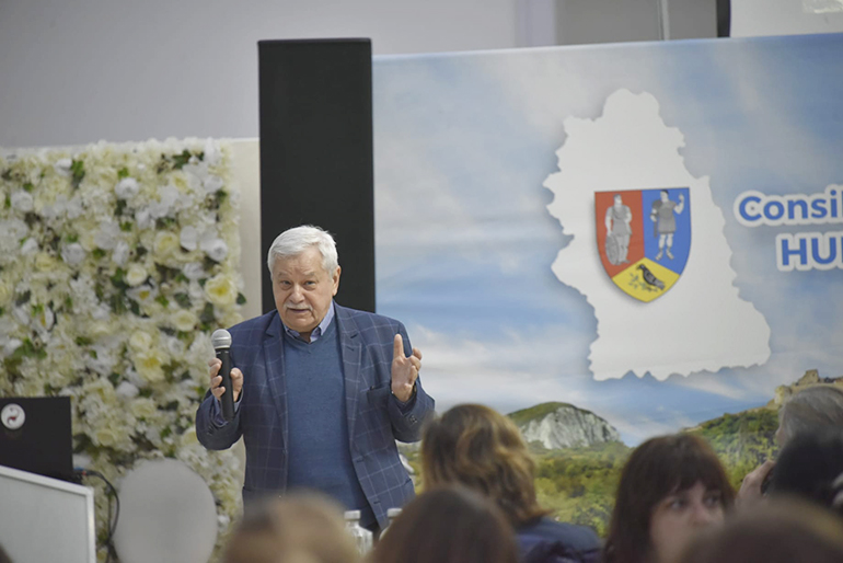 Profesorul Dan Grigorescu, cuvânt de deschidere la a 47-a reuniune a membrilor Rețelei Europene a Geoparcurilor și prima întrunire găzduită de România